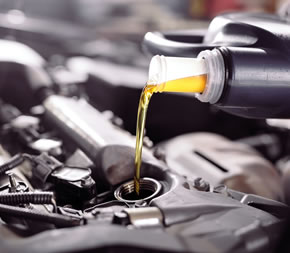 Revisão com Trocas de óleos e filtros Revisão com trocas de óleos e filtros